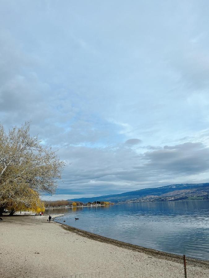 Peaceful And Spacious Lake View West Kelowna Exterior photo